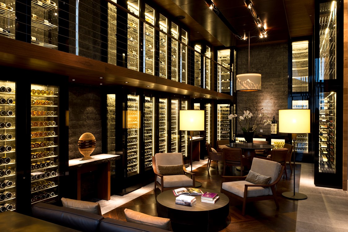 Luxushotel: The Wine Library - The Chedi Andermatt