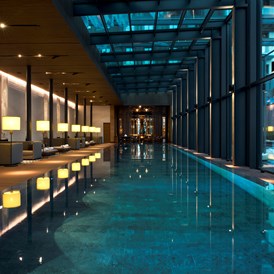 Luxushotel: The Spa & Health Club - Indoor Pool - The Chedi Andermatt