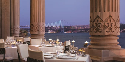 Luxusurlaub - Bar: Poolbar - Tugra Restaurant - Çirağan Palace Kempinski Istanbul