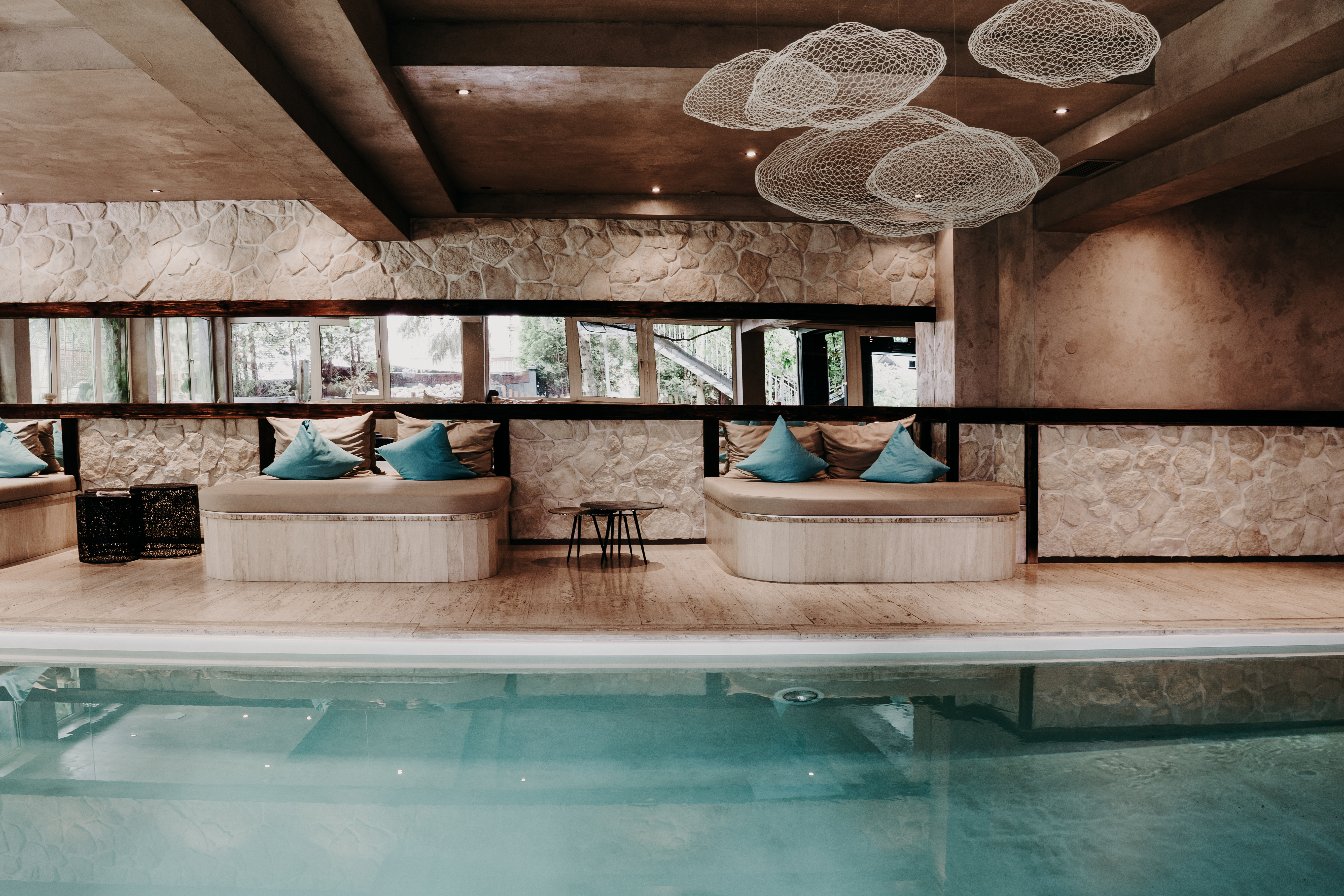 Luxusurlaub - Zillertal - Innenpool mit Wohnzimmeratmosphäre - Boutiquehotel Haidachhof ****superior