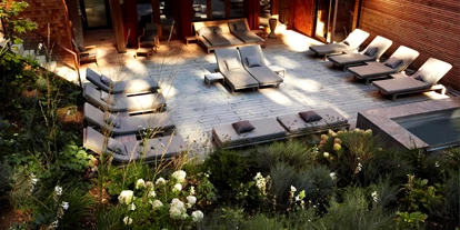 Luxusurlaub - Hotel-Schwerpunkt: Luxus & Familie - Ruhebereich, Saunagarten.  - Waldhotel Stuttgart