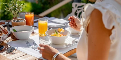 Luxusurlaub - Hotel-Schwerpunkt: Luxus & Familie - Frühstück Sonnenterrasse - Waldhotel Stuttgart