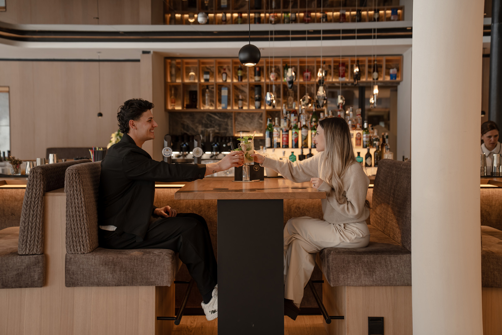 Luxushotel: Erfrischende Drinks in der Hotelbar - Hotel DIE POST am Ortler