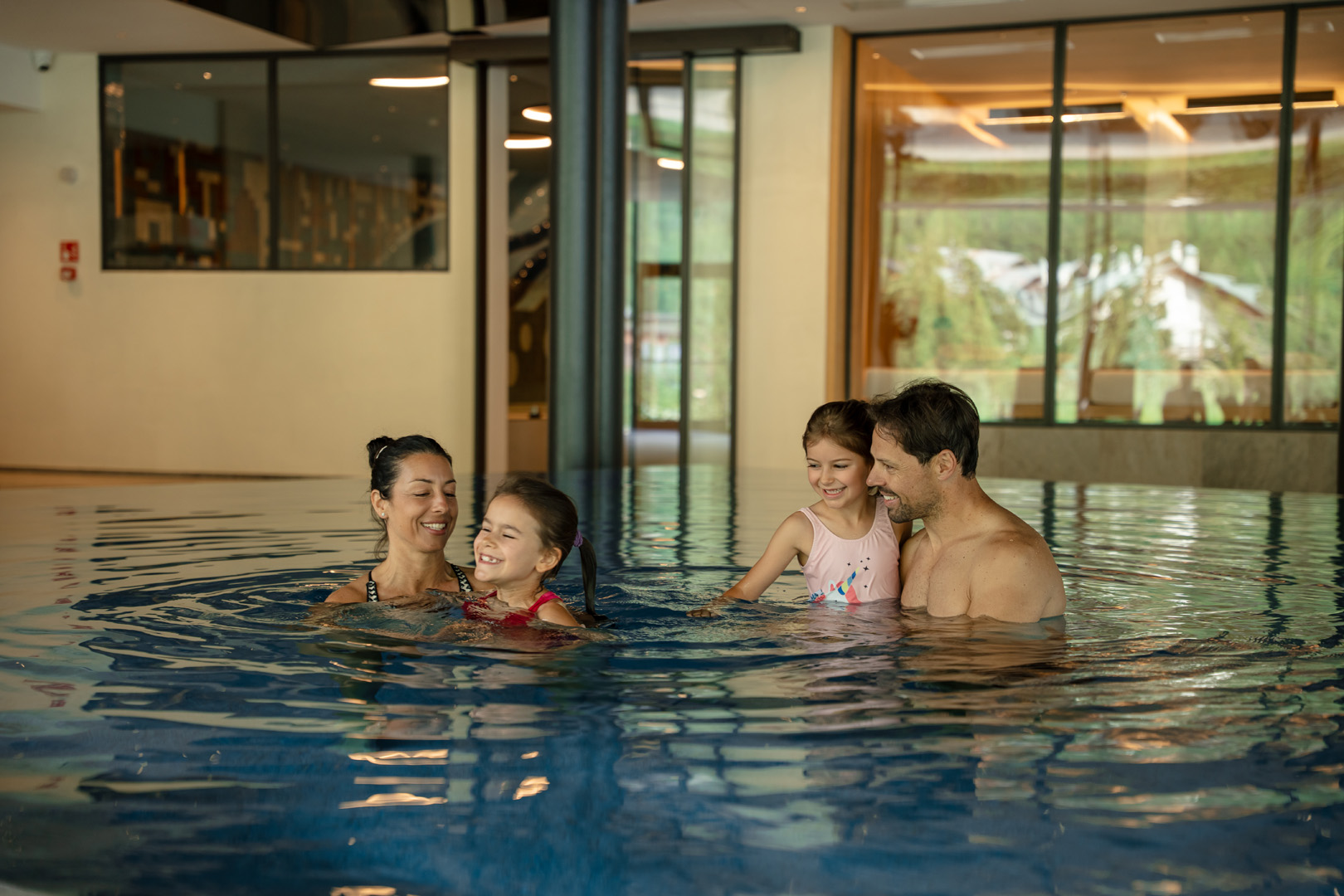 Luxushotel: Familienbadespaß im Indoor-Pool - Hotel DIE POST am Ortler