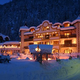 Luxushotel: Abendstimmung im Winter - Hotel Post Sulden
