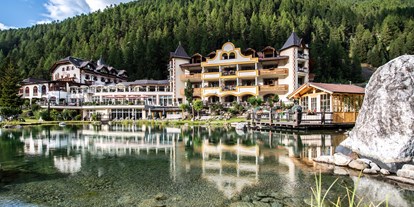 Luxusurlaub - Pools: Schwimmteich - Hotel Post Sulden