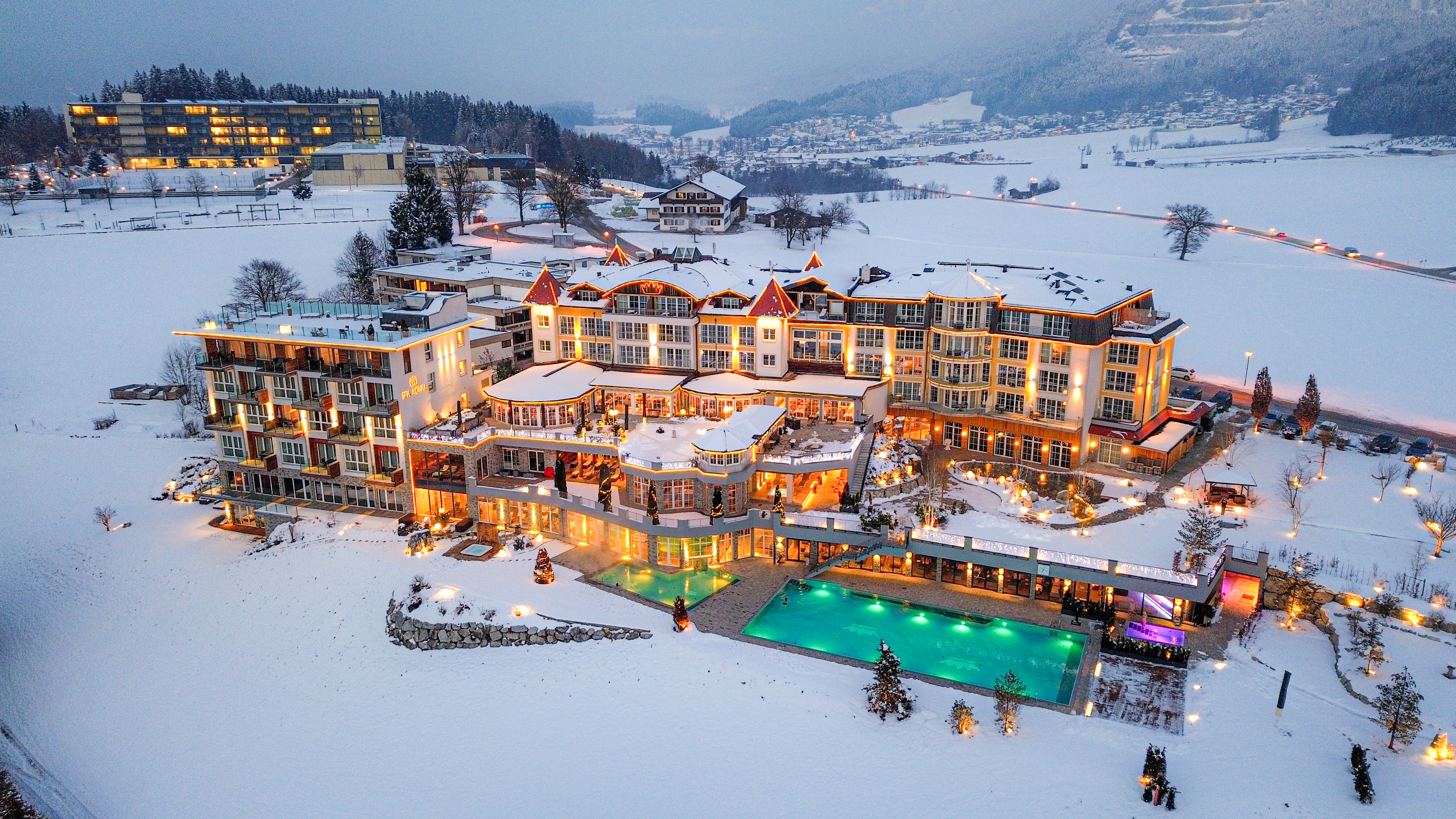 Luxusurlaub - PLZ 6335 (Österreich) - Außenansicht Winter - Hotel Panorama Royal ****s
