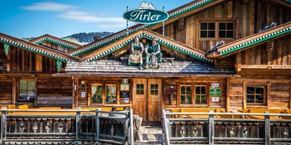 Luxusurlaub - Sen Jan di Fassa - Almhütte Restaurant - Tirler - Dolomites Living Hotel