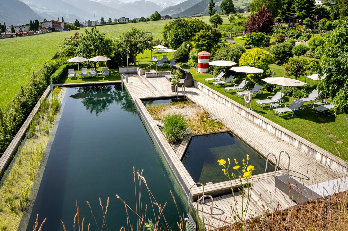 Luxushotel: 20m biologischer Schwimmteich - Gardenhotel Crystal