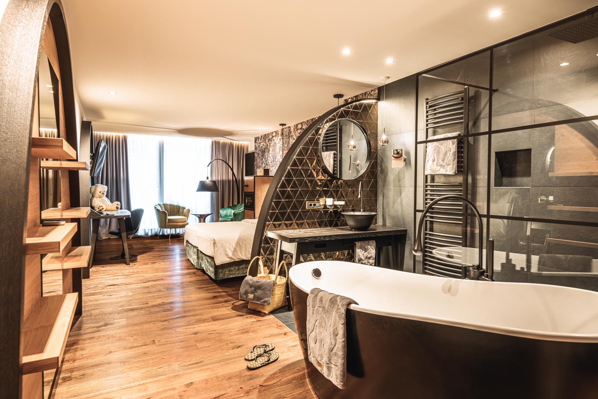 Alpin Garden Luxury Maison & Spa Zimmerkategorien ART Suite de Lux mit Whirlwanne