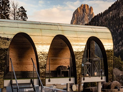 Luxusurlaub - Sen Jan di Fassa - Finnische Sauna mit Blick auf dem Langkofel  - Alpin Garden Luxury Maison & Spa