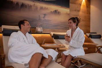 Luxushotel: Entspannen nach einem Saunagang in unserem Ruheraum mit Kaminfeuer. - Concordia Wellnesshotel & Spa 