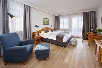 Luxushotel: Doppelzimmer Comfort, mit Balkon, ca. 30 m², Dusche, WC, Flat-TV mit Radio, WLAN gratis. - Concordia Wellnesshotel & Spa 