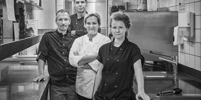 Luxusurlaub - Bar: Poolbar - Küchenteam - Erfurths Bergfried Ferien & Wellnesshotel