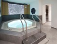 Luxushotel: Whirlpool 34° - Erfurths Bergfried Ferien & Wellnesshotel