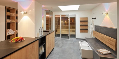 Luxusurlaub - Bar: Poolbar - Sanarium 65°/55% - Erfurths Bergfried Ferien & Wellnesshotel