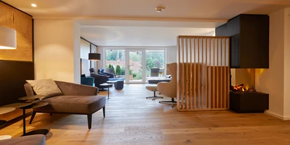 Luxusurlaub - Bar: Poolbar - Chillen & Reaxen im Poolbereich - Erfurths Bergfried Ferien & Wellnesshotel