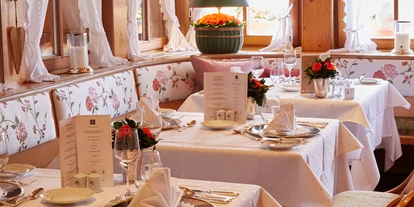 Luxusurlaub - Bar: Poolbar - Rosenstube - Erfurths Bergfried Ferien & Wellnesshotel