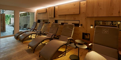 Luxusurlaub - Bar: Poolbar - Ruheraum - Erfurths Bergfried Ferien & Wellnesshotel