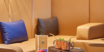 Luxusurlaub - Bar: Poolbar - Poolbistro Lounge - Erfurths Bergfried Ferien & Wellnesshotel